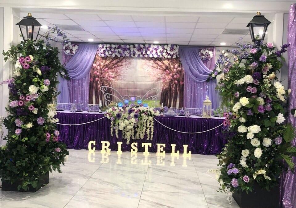 What to Consider When Choosing a Main Table or Backdrop